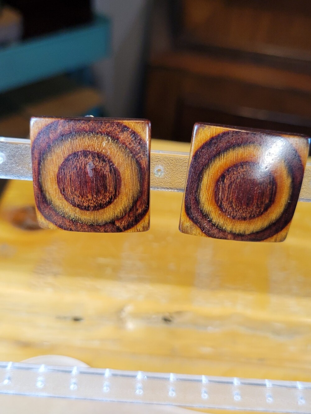 Vintage Two Tone Wood Clip-on Earrings Fashion Costume Jewelry